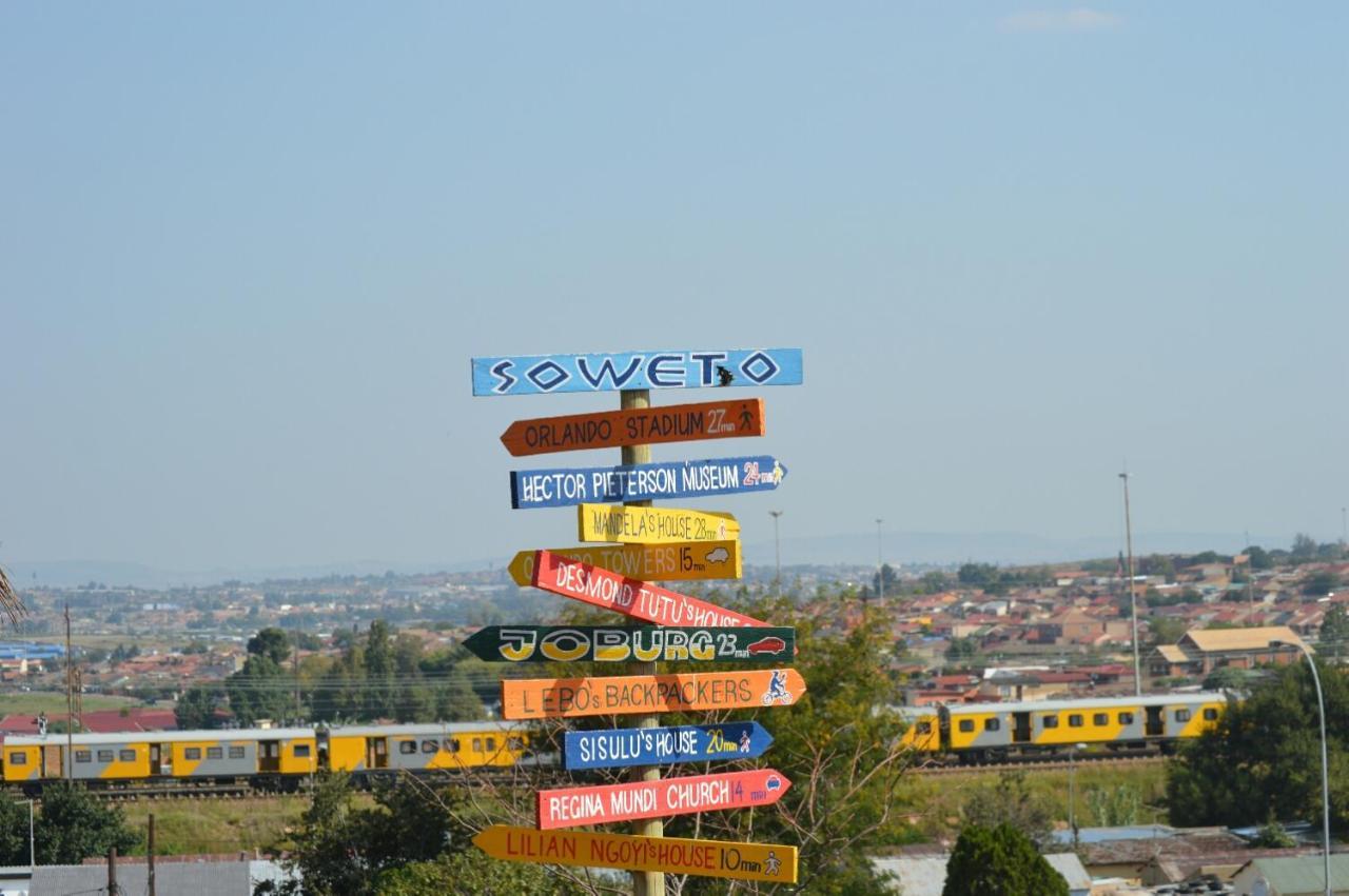 Lebo'S Soweto Backpackers Ostello Esterno foto